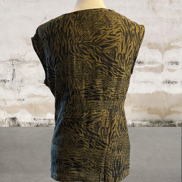 Halogen NWT Twist Front Top In Olive Black Splice Animal-Size Small - Picture 3 of 6